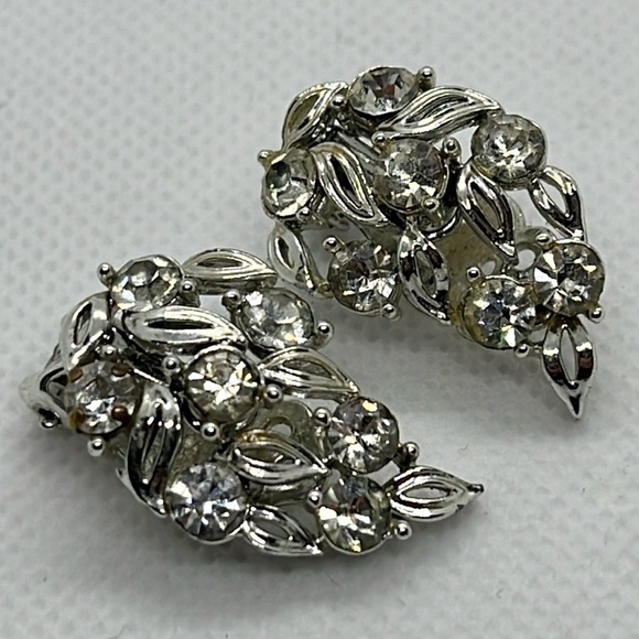 Lisner Womens Clip On Earrings Silver Tone Leaf Shape Clear Rhinestones Formal - Picture 1 of 9